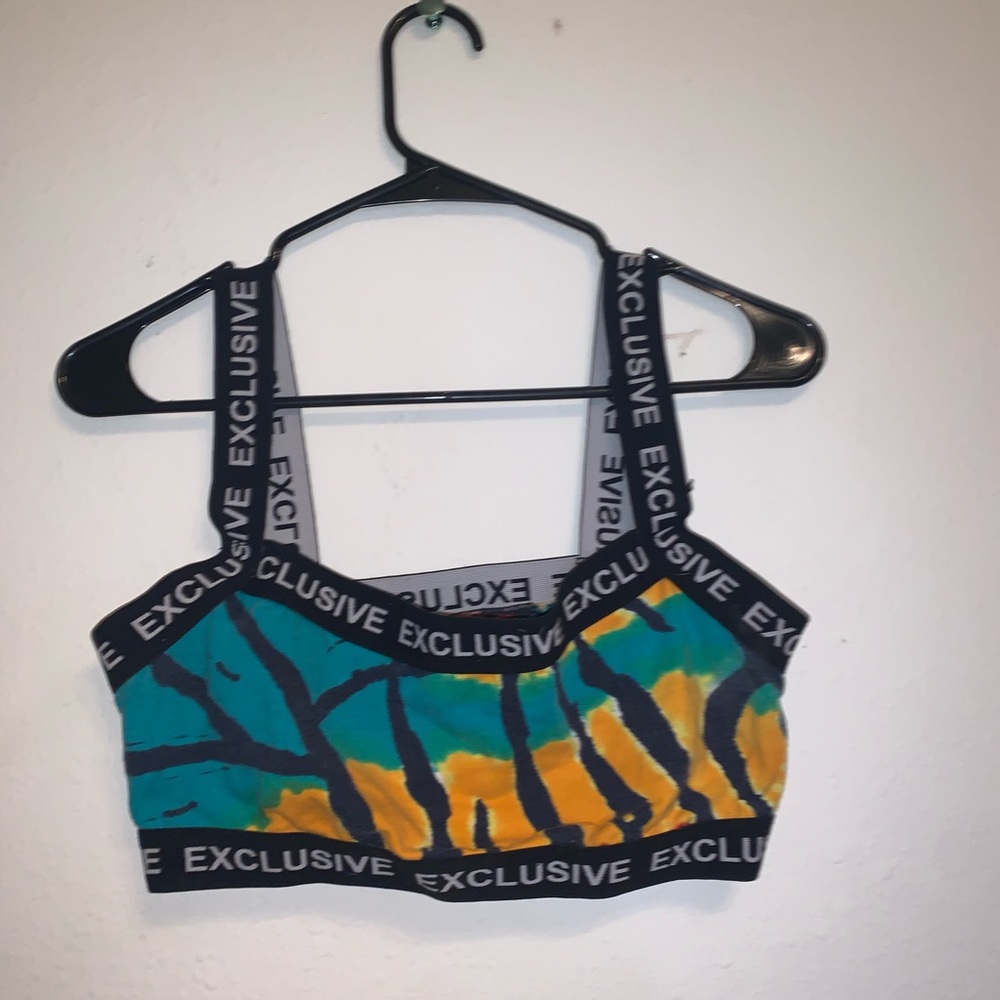 Colorful sport bra with band